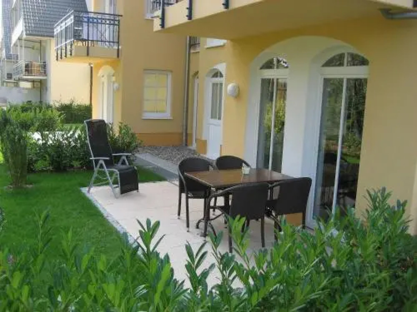 Kurparkresidenz Baabe - Ferienwohnung Meeresgarten mit Terrasse