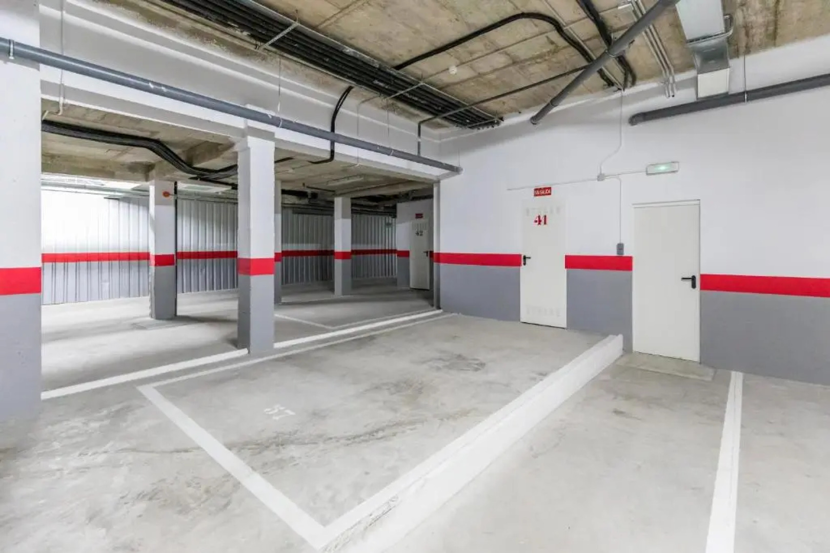 Luxury Beach Apartment with Pool