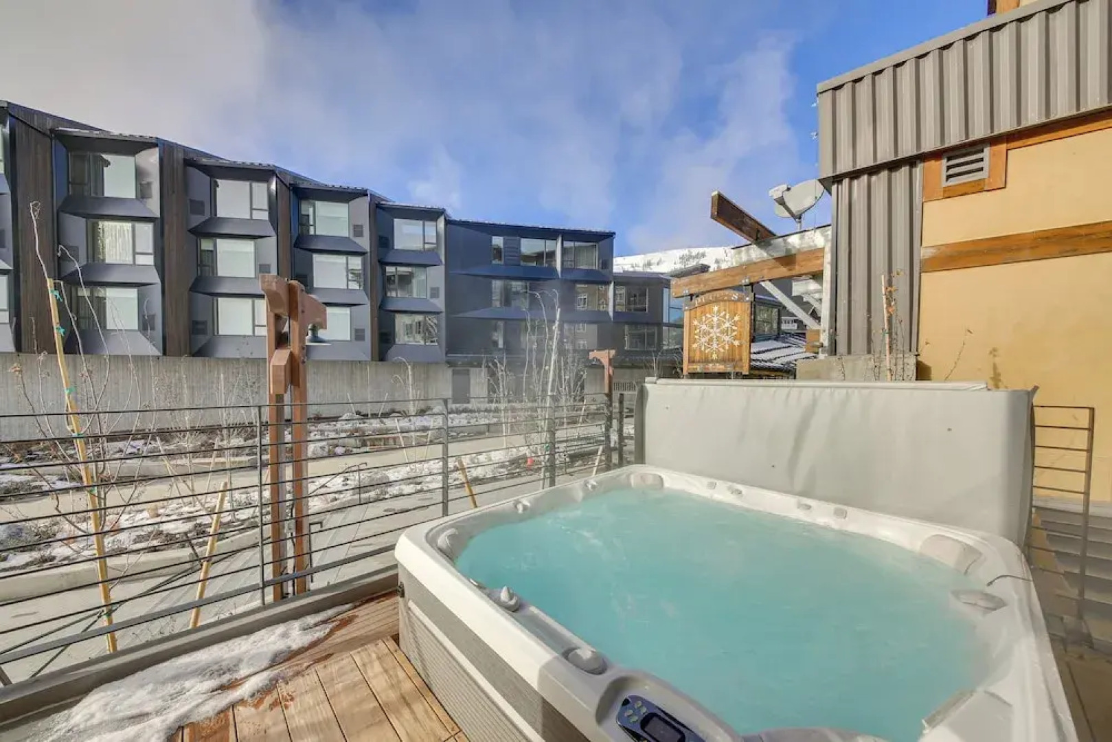 Luxe Schweitzer Condo w/ Hot Tub: Ski-in/ski-out!