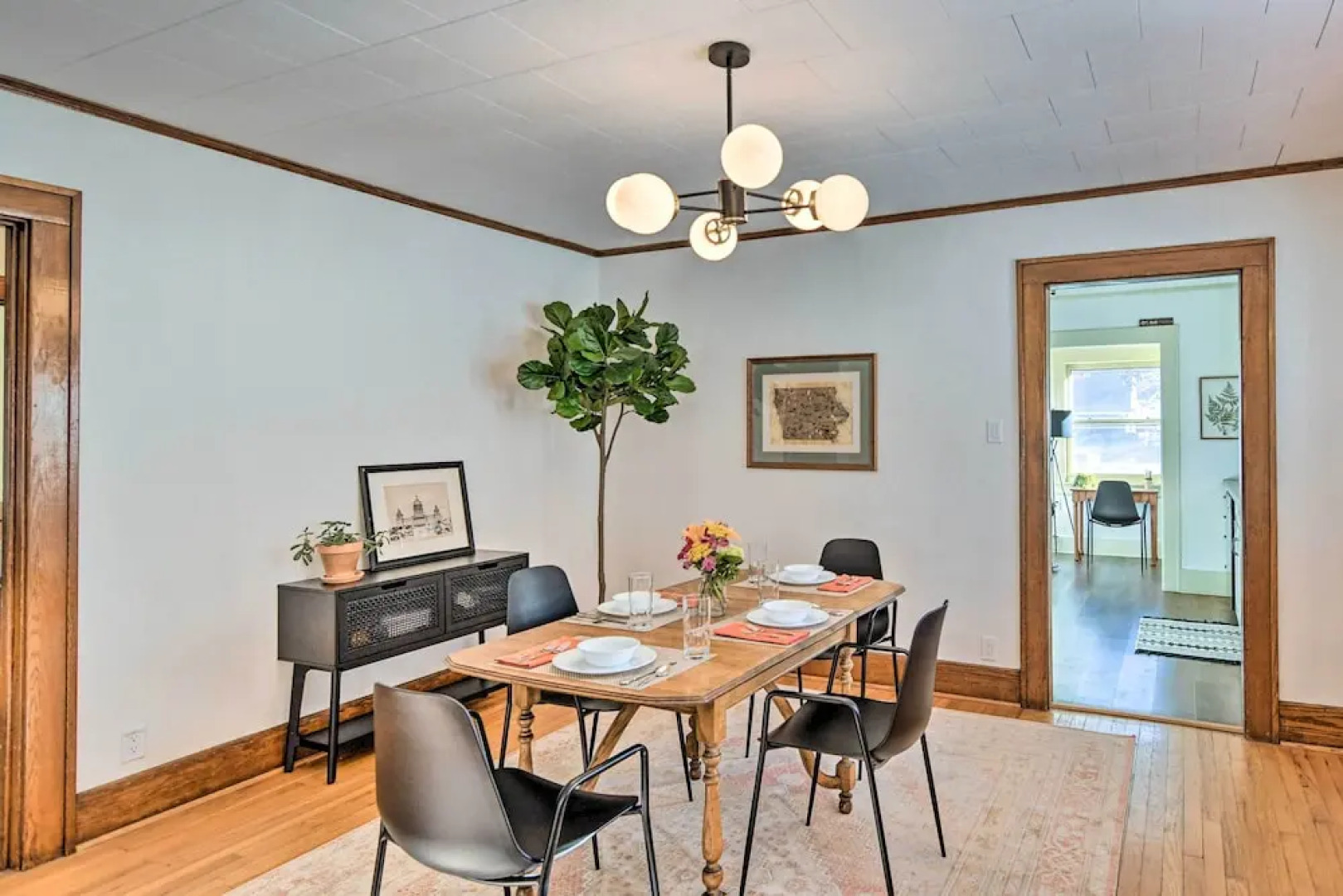 Family-friendly Des Moines Retreat w/ Patio!