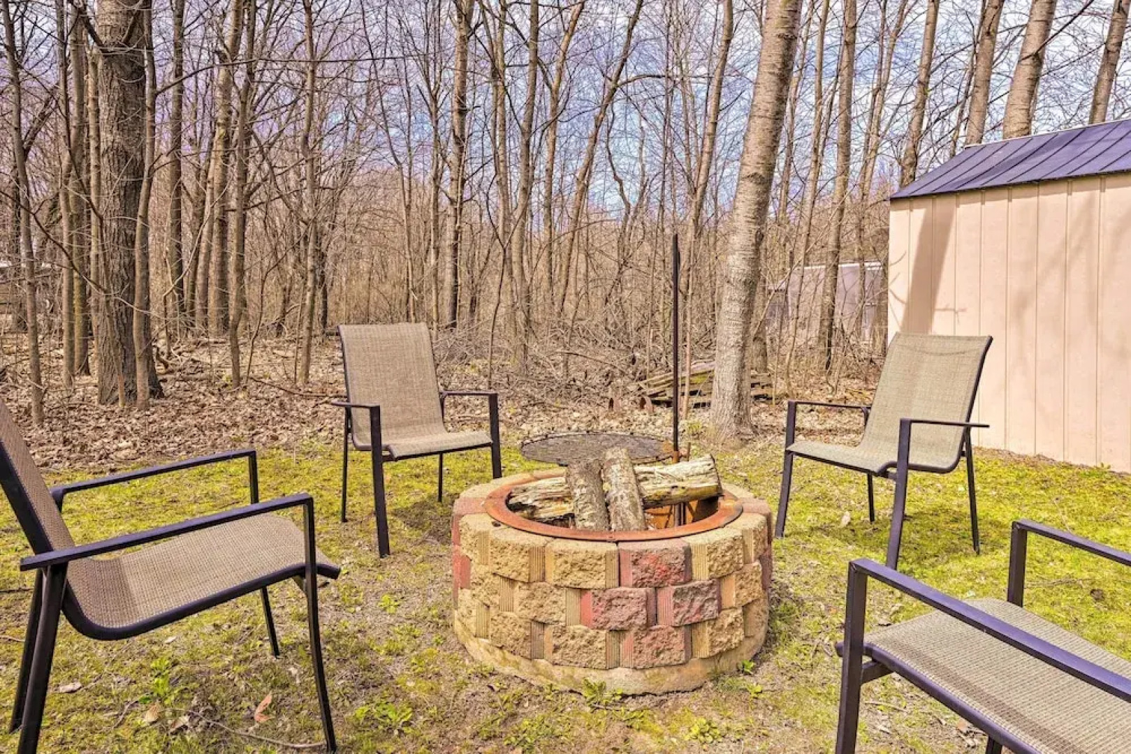 Mosinee Escape w/ Fire Pit - 1 Mi to River!