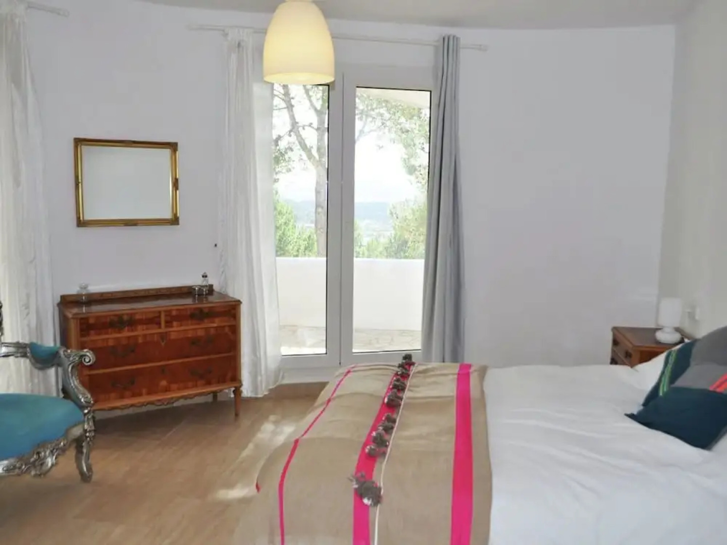 Stunning, Spacious Villa Within Walking Distance of the Charming Village of San Carlos