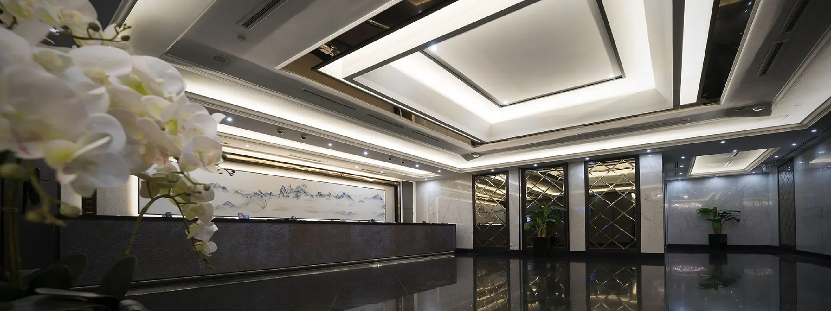 V Hotel Lavender