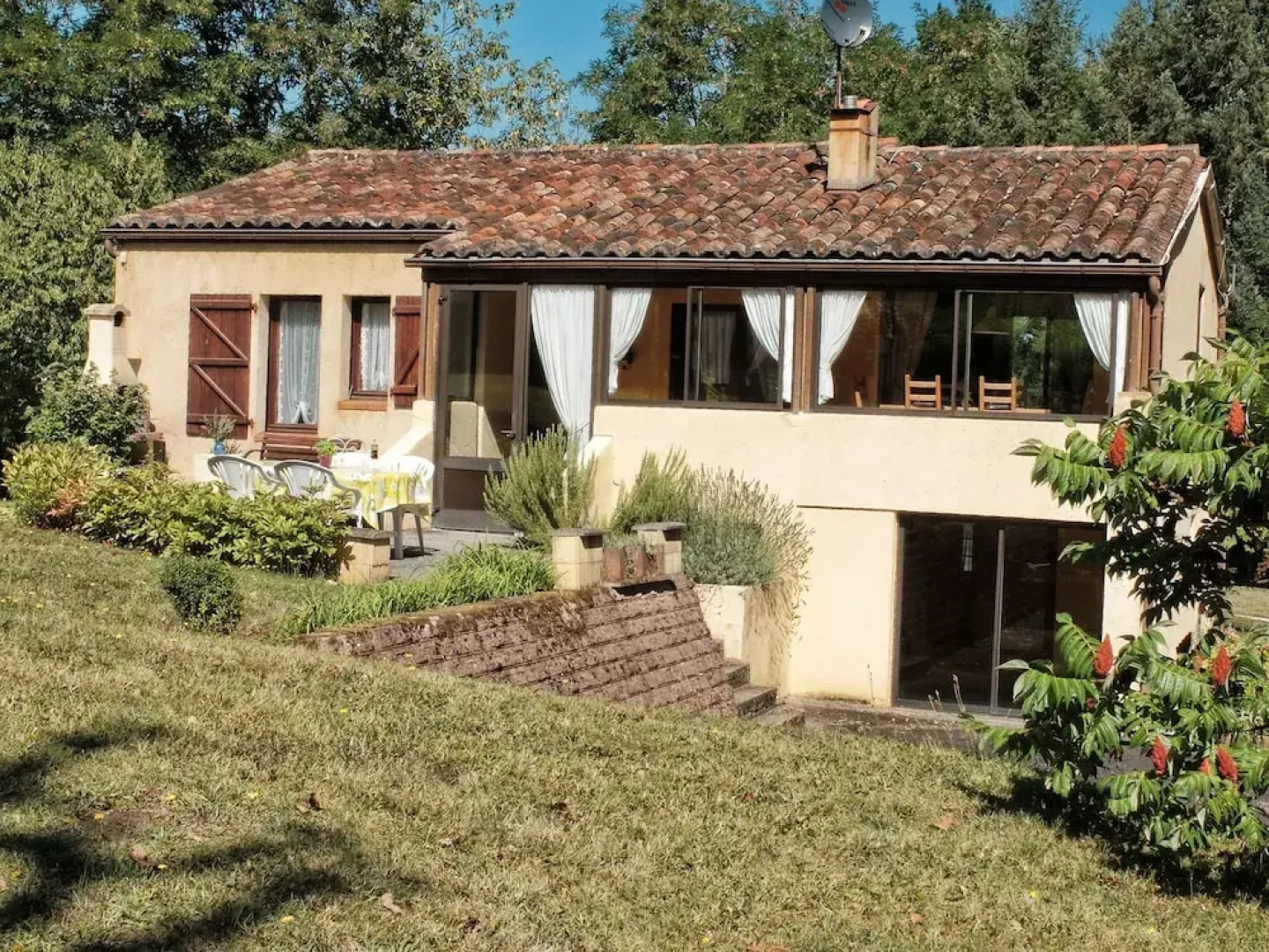 Spacious Holiday Home in Anglars-nozac With Swimming Pool