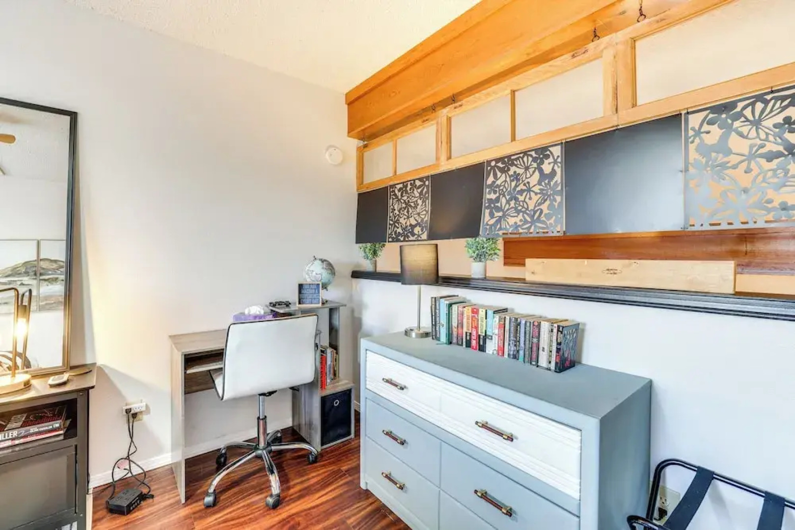 Holiday Island Escape w/ Panoramic Lake Views