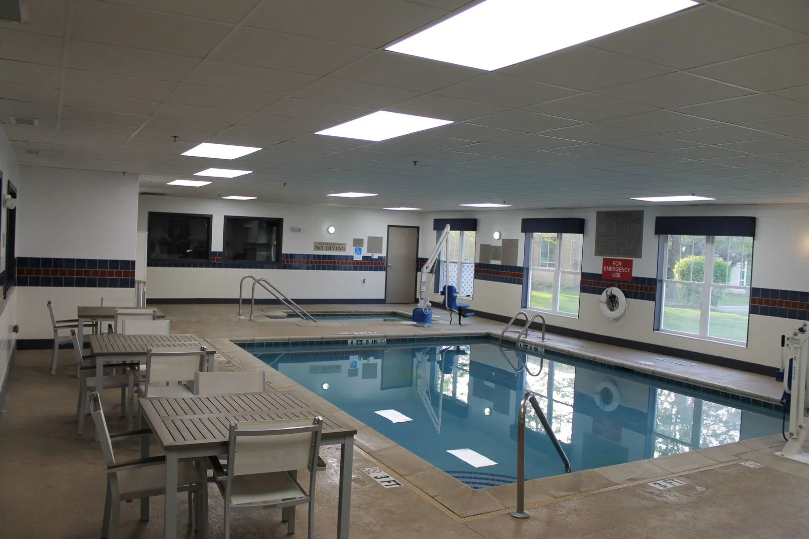 Country Inn & Suites by Radisson, Crystal Lake, IL