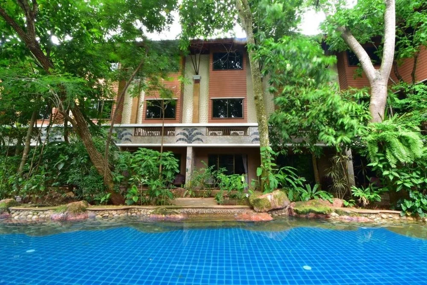 100 Islands Resort & Spa