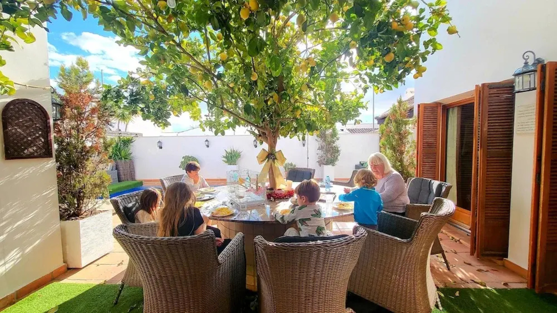 Luxurious Villa in Baños y Mendigo, Spain - Perfect for Families and Groups