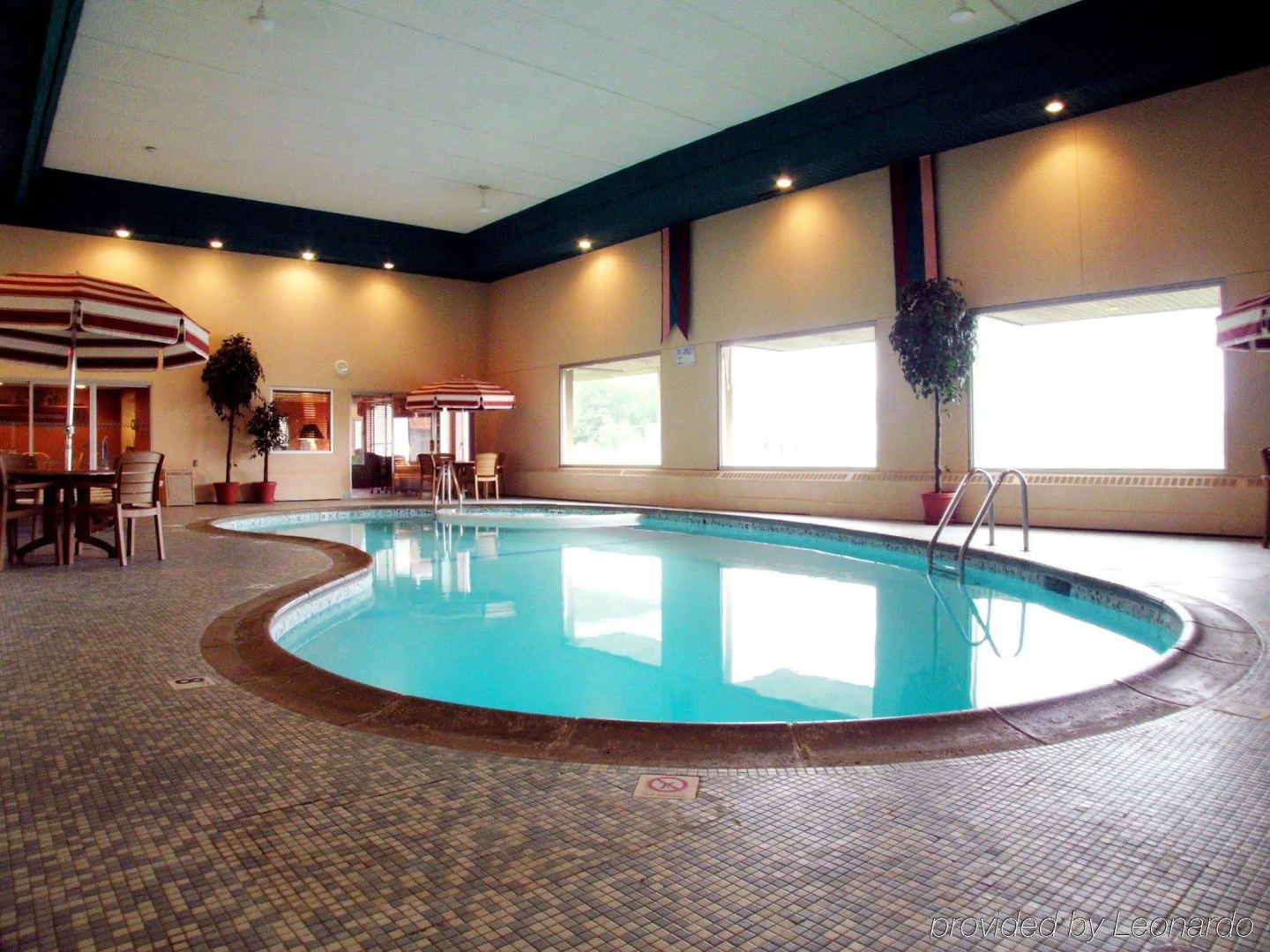 Americas Best Value Inn & Suites St. Cloud