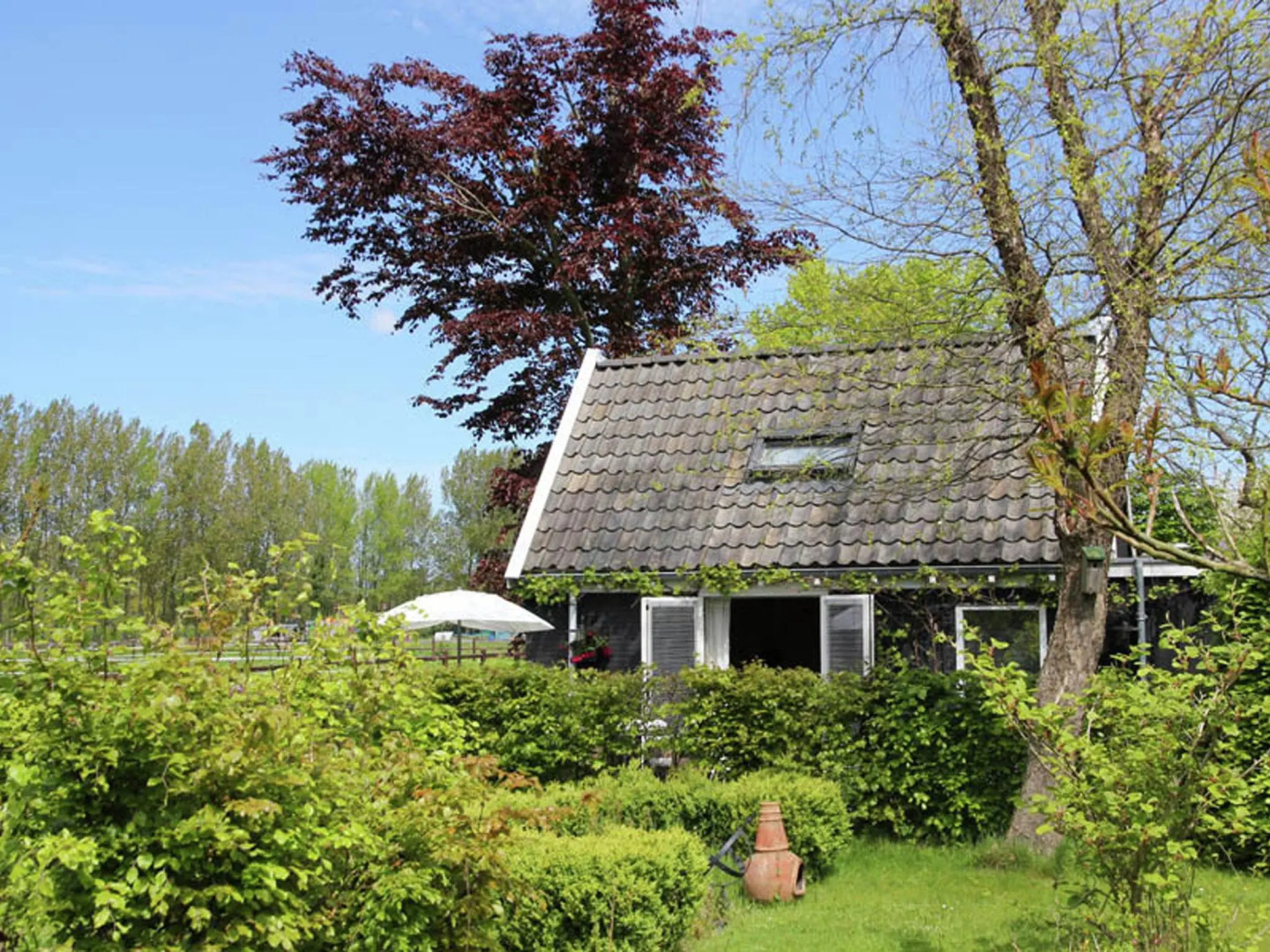 Holiday home for two people at a peaceful, central location in Heiloo near Egmond