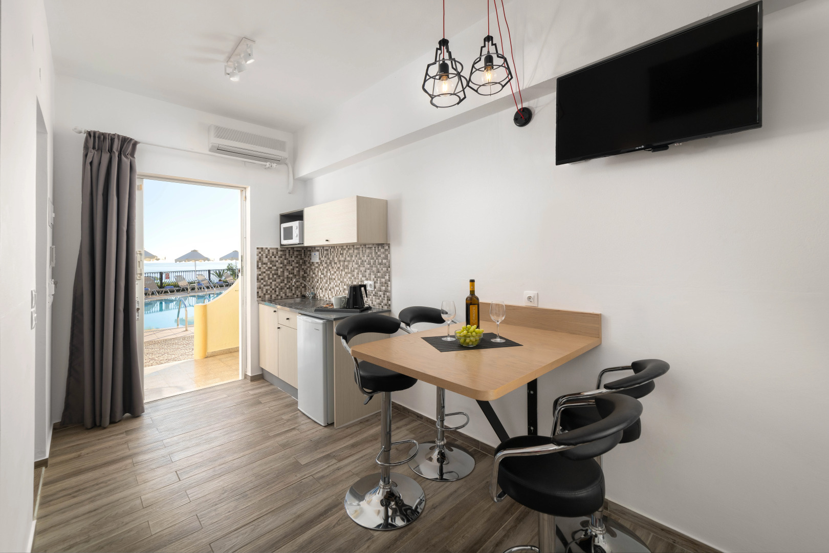 Pefkos View Suites & Maisonette