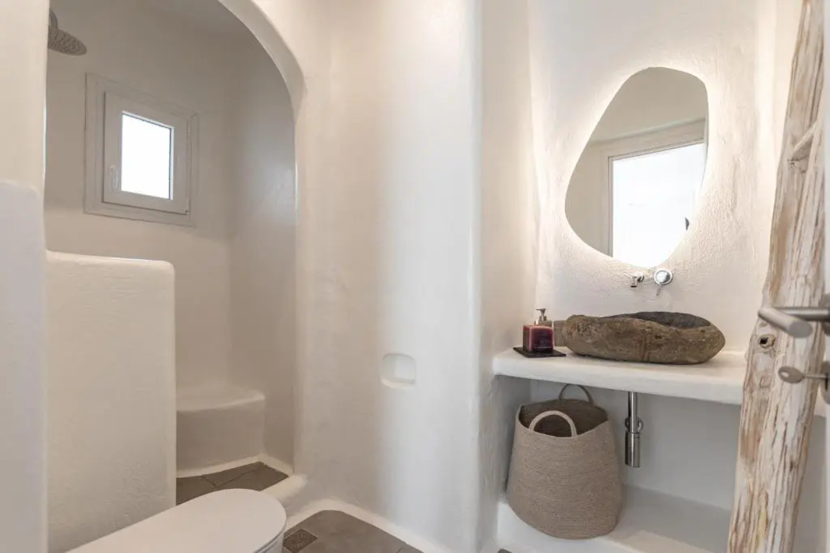 Ariadne's Crown Suites