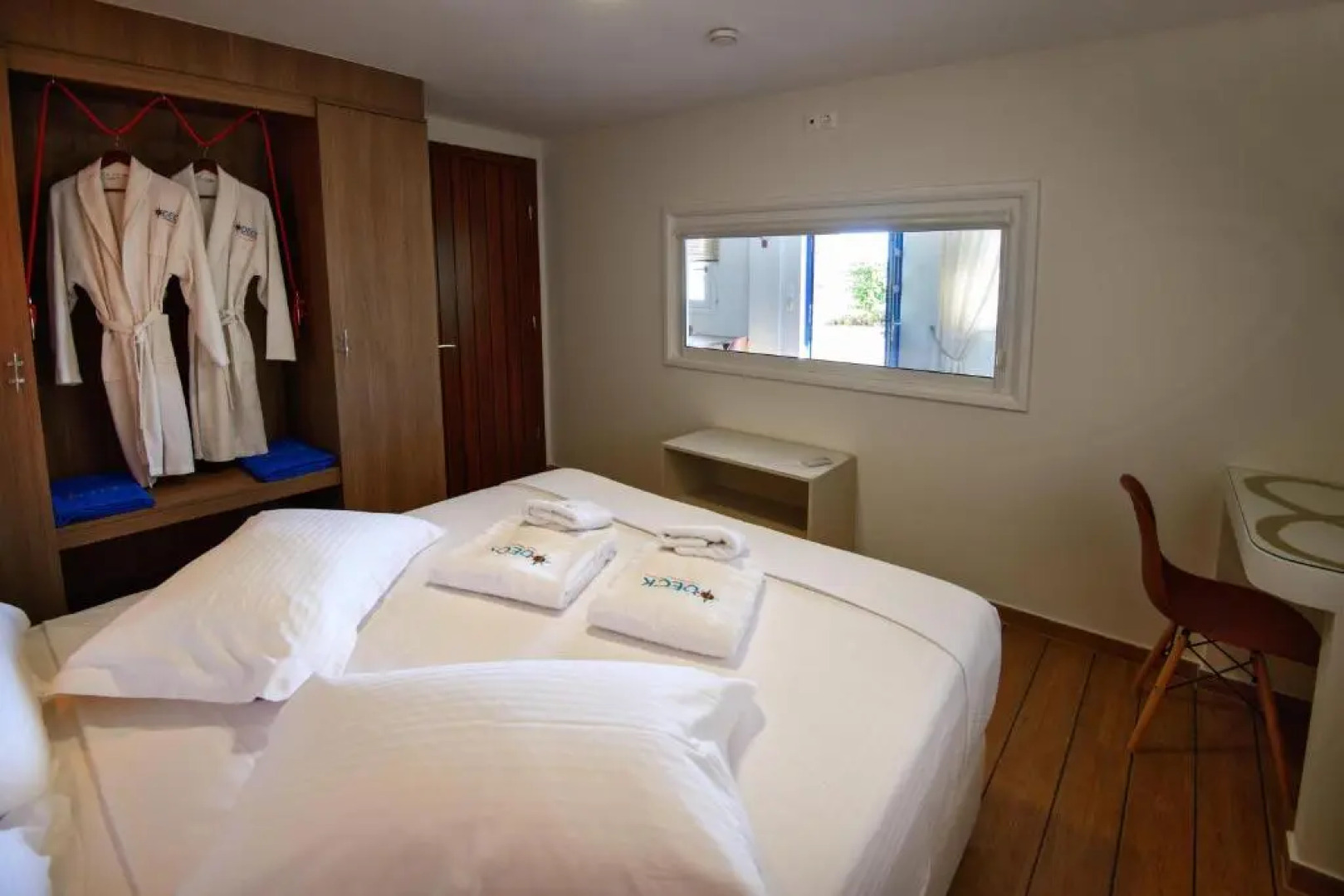 Deck2 Syros Premium Apartments