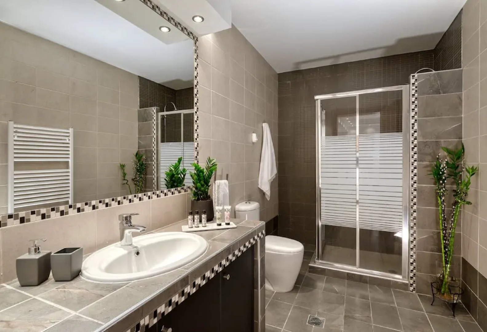 Luxurious Villa Solaris Next To The Beach