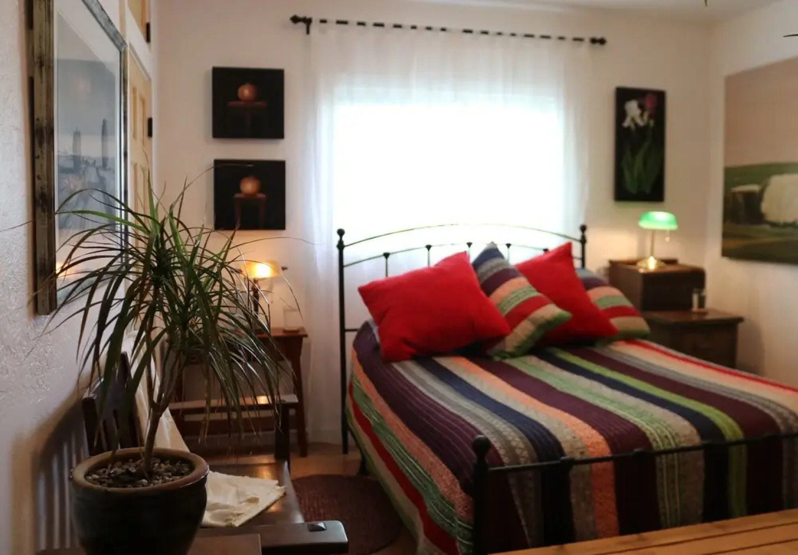 River Stone Inn & Gallery