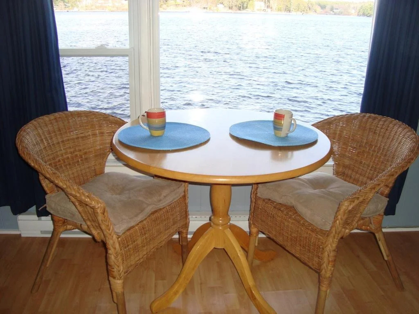 Lighthouse Motel & Cottages