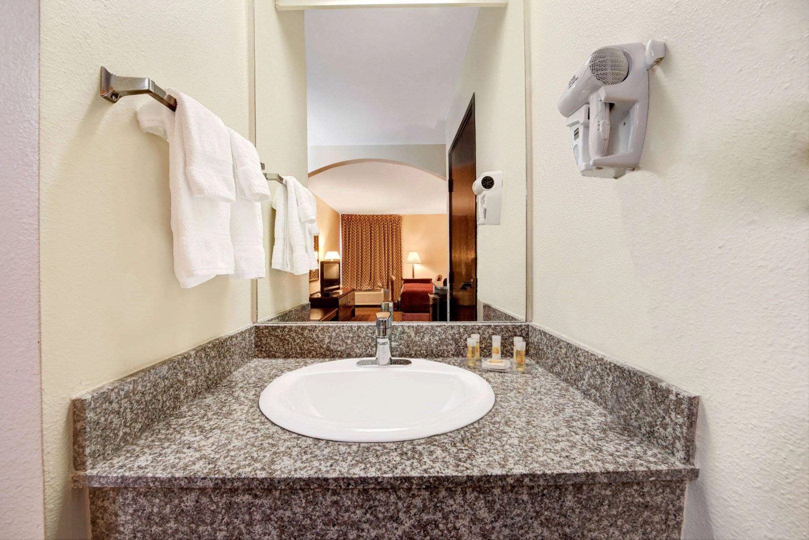 Days Inn by Wyndham Dallas Plano