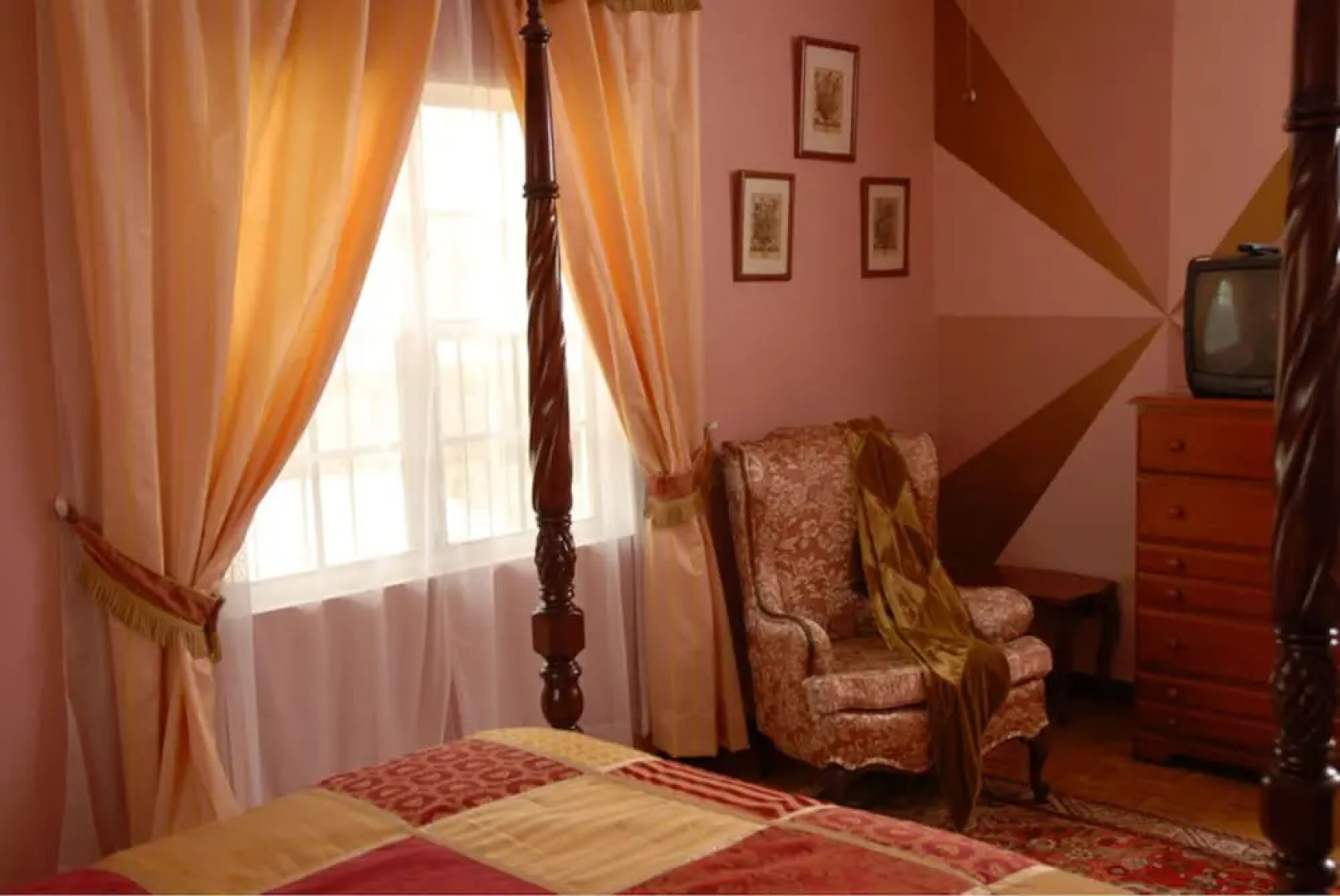 D'Nest Inn
