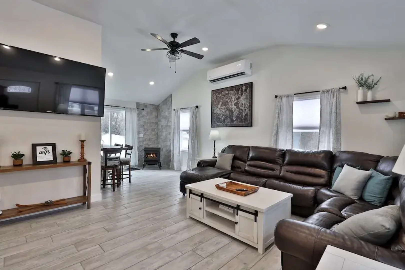 Rutland's Hidden Gem: 2 Br/1ba Renovated Home Close To Everything 2 Bedroom Home