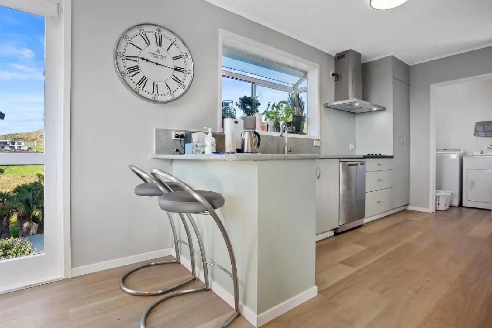 Nanny's Beach House - Waihi Beach Holiday Home