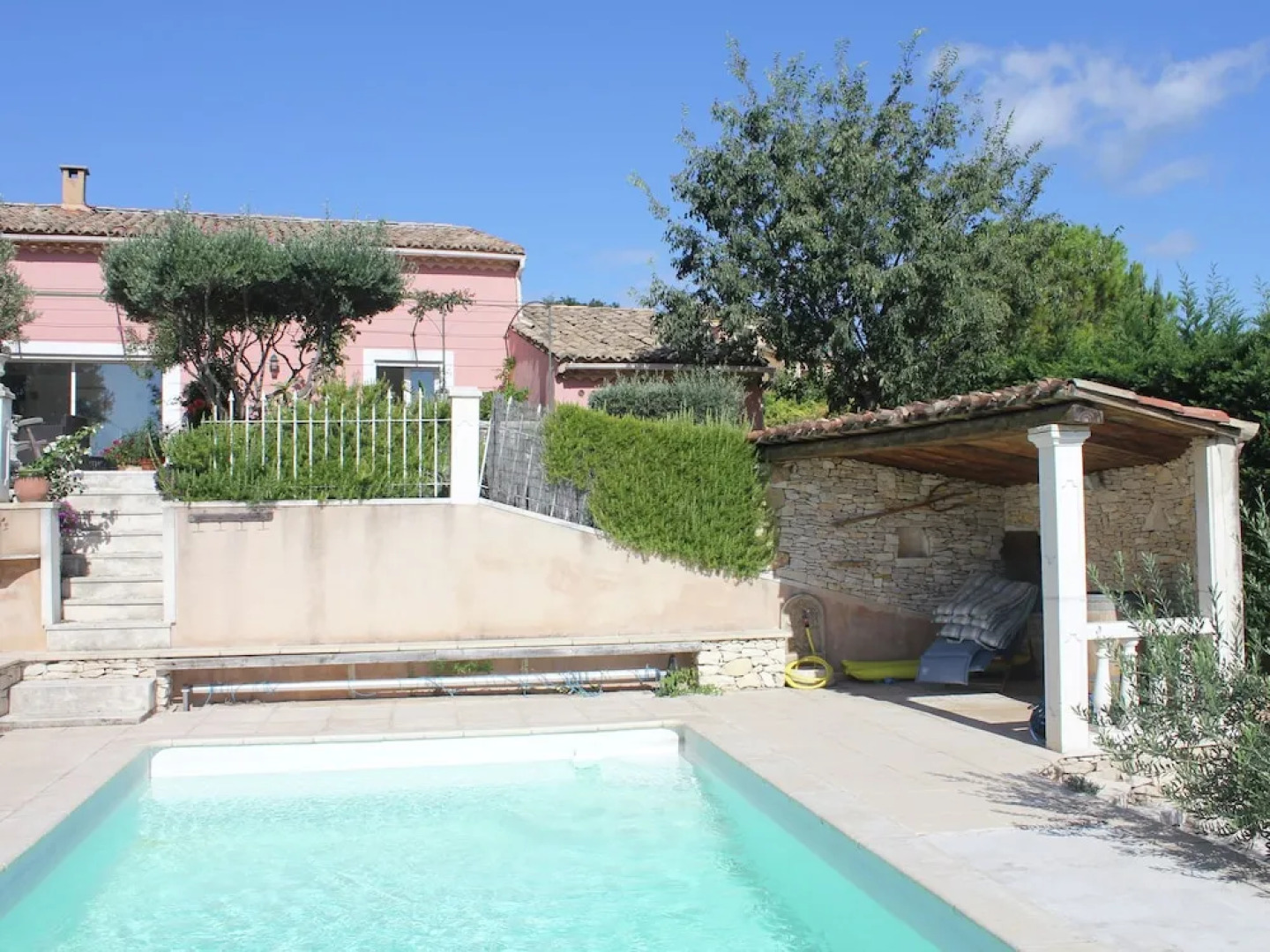 Provencal Villa With Private Pool and Beautiful View on the Vineyards