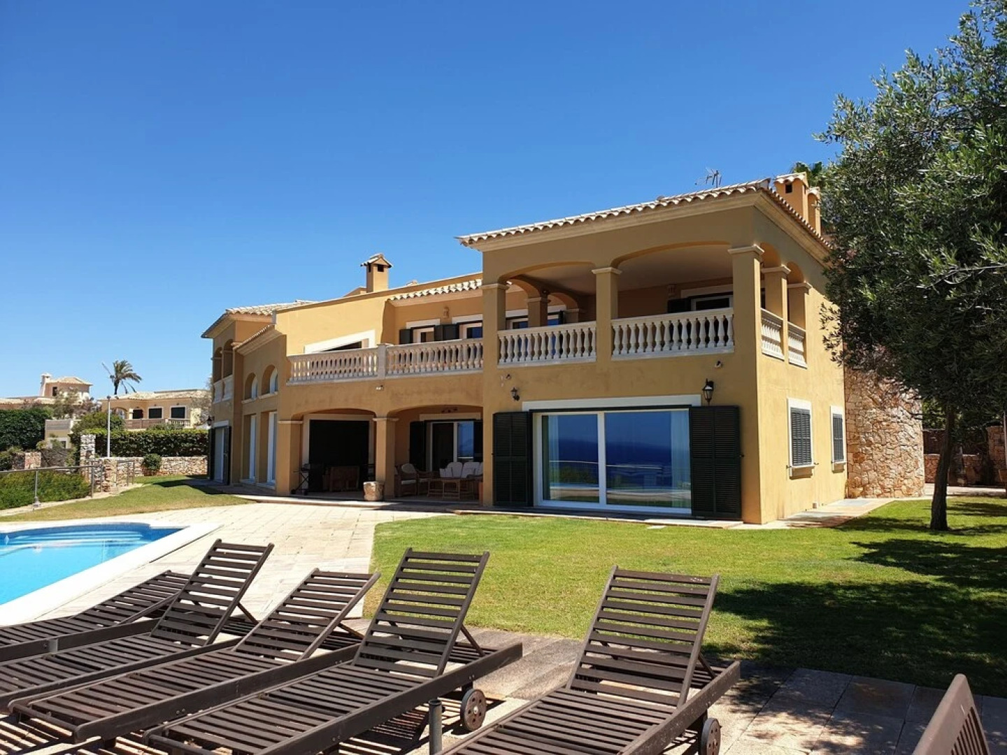 Luxury Villa Luna Suites frente al mar