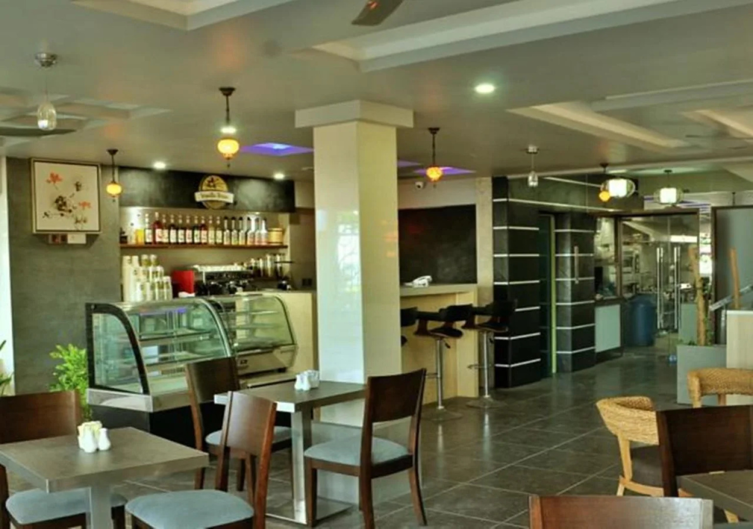 Отель Airport Comfort Inn Premium