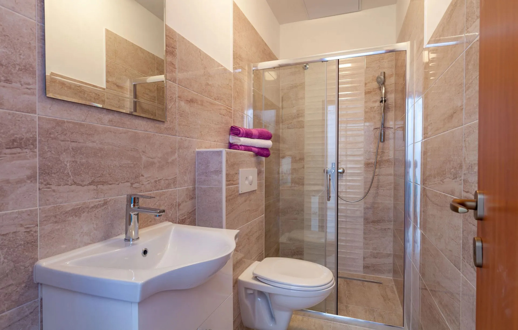 Apartment Ana - free parking: A5 Stanici, Riviera Omis