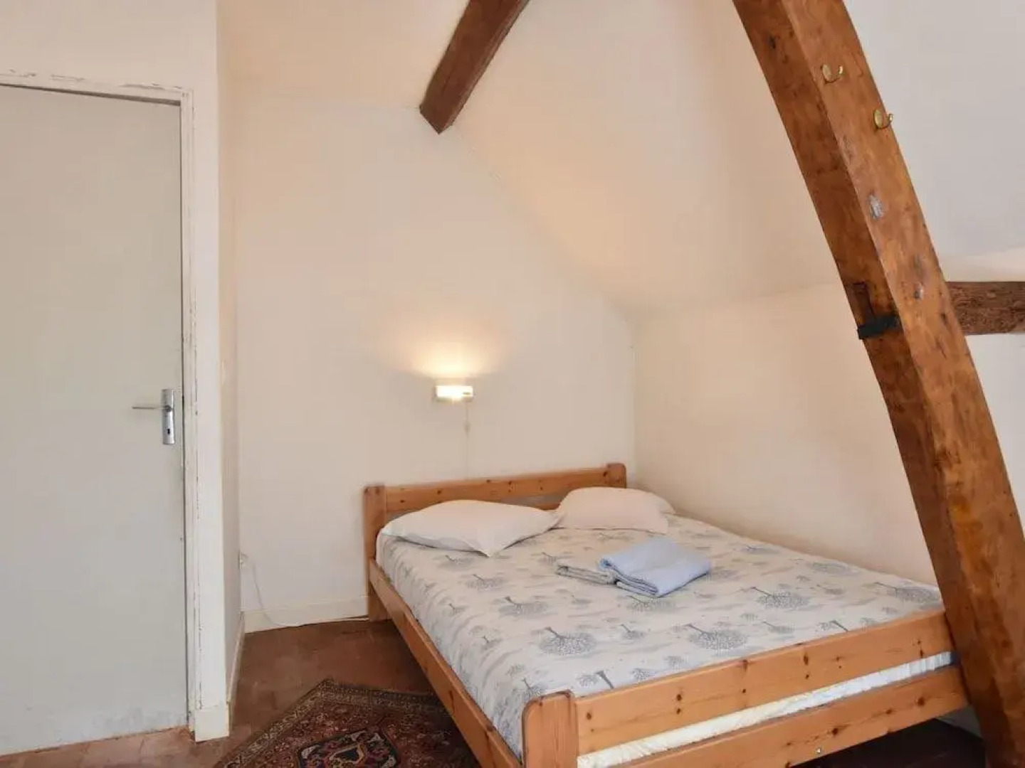 Modern Mansion in Machemont with Private Garden