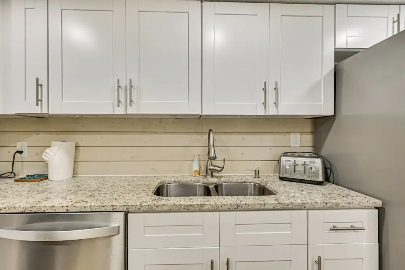 Swim, Fish & Relax: Port Richey Gem w/ Yard!