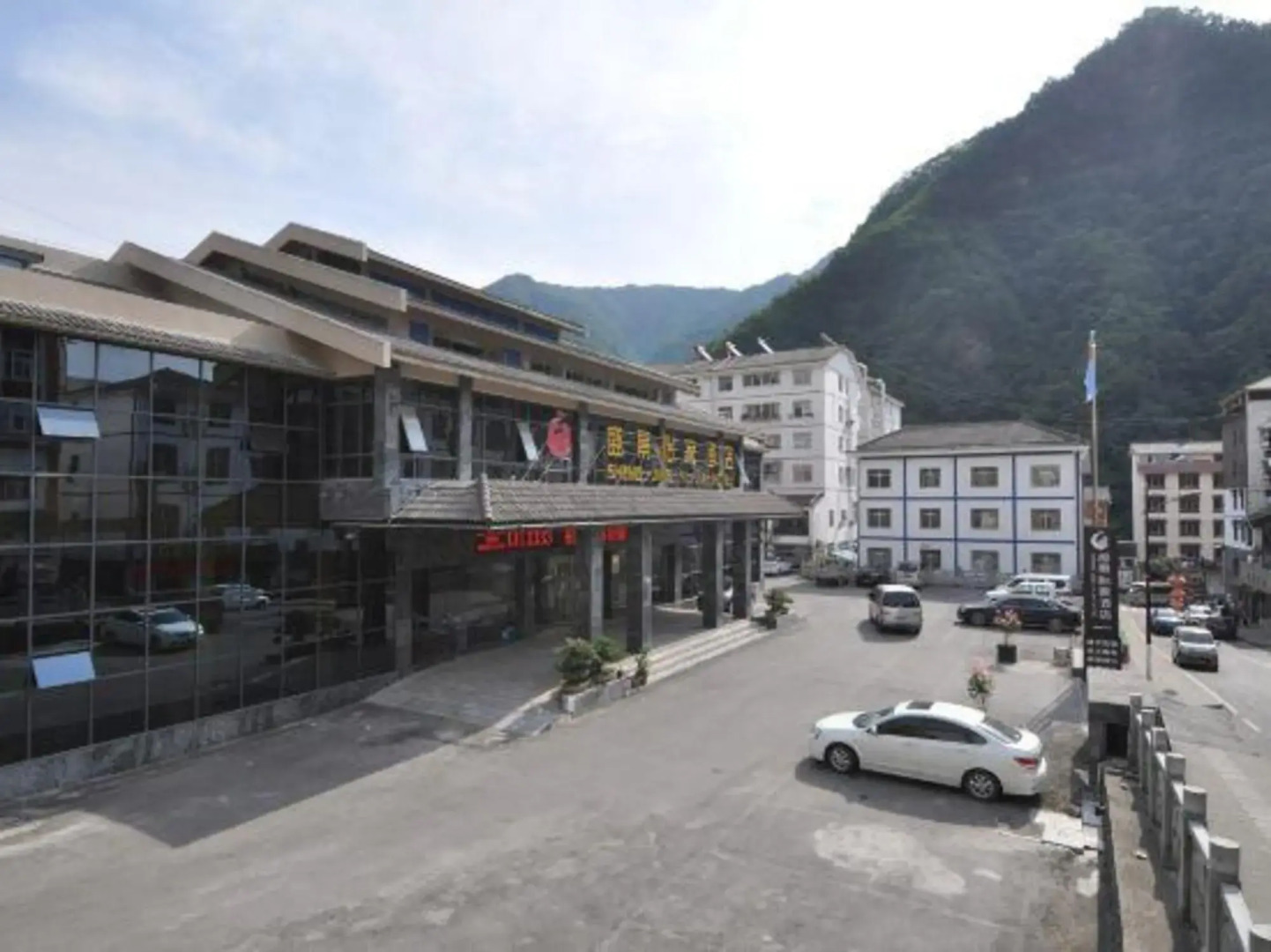Shengjing Yijia Hotel