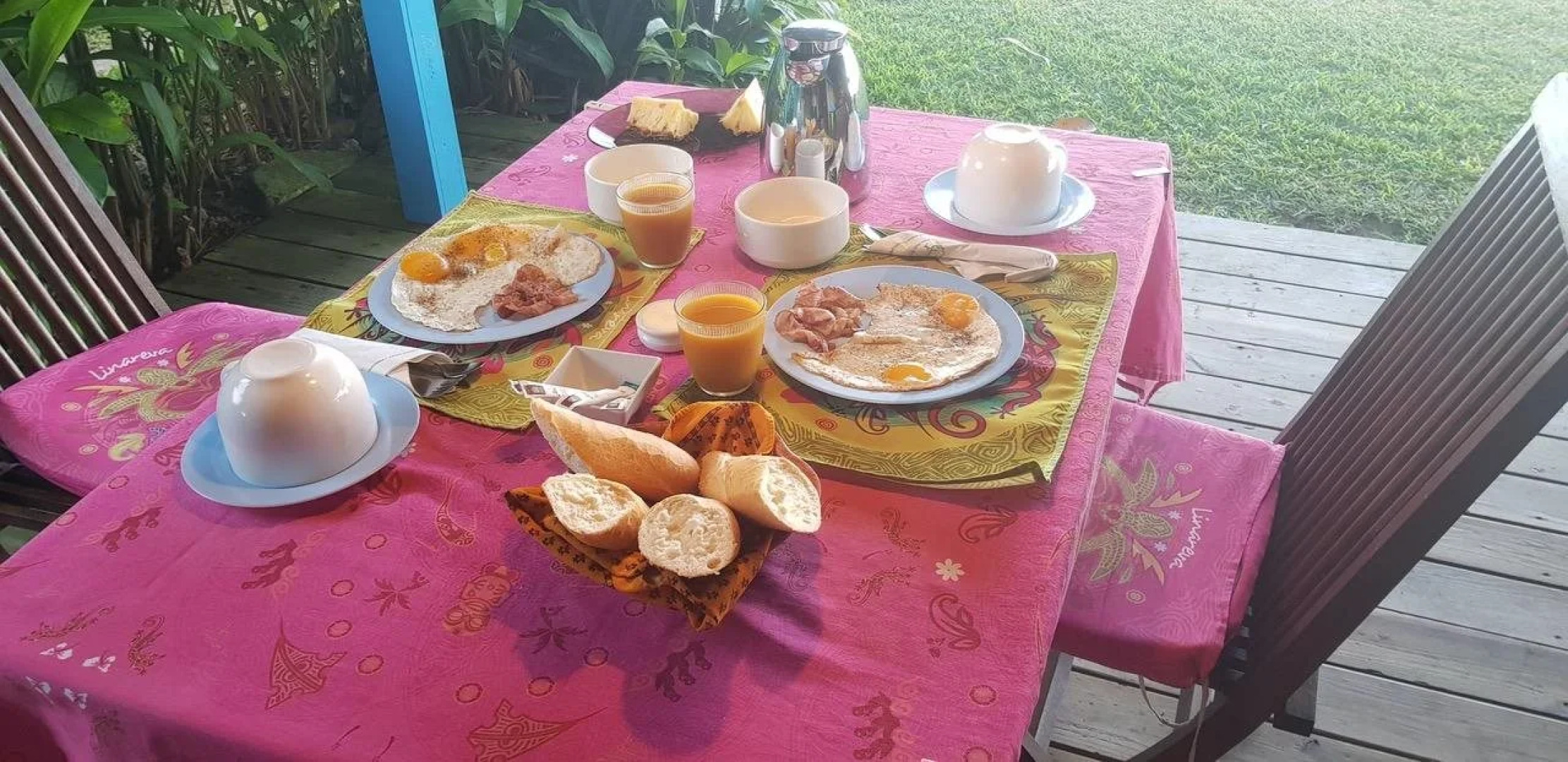 Linareva Moorea Beach Resort