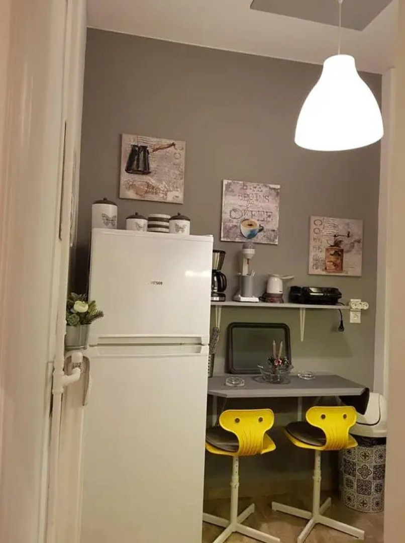 'Golden Aurora' Apartment With Elegant Style