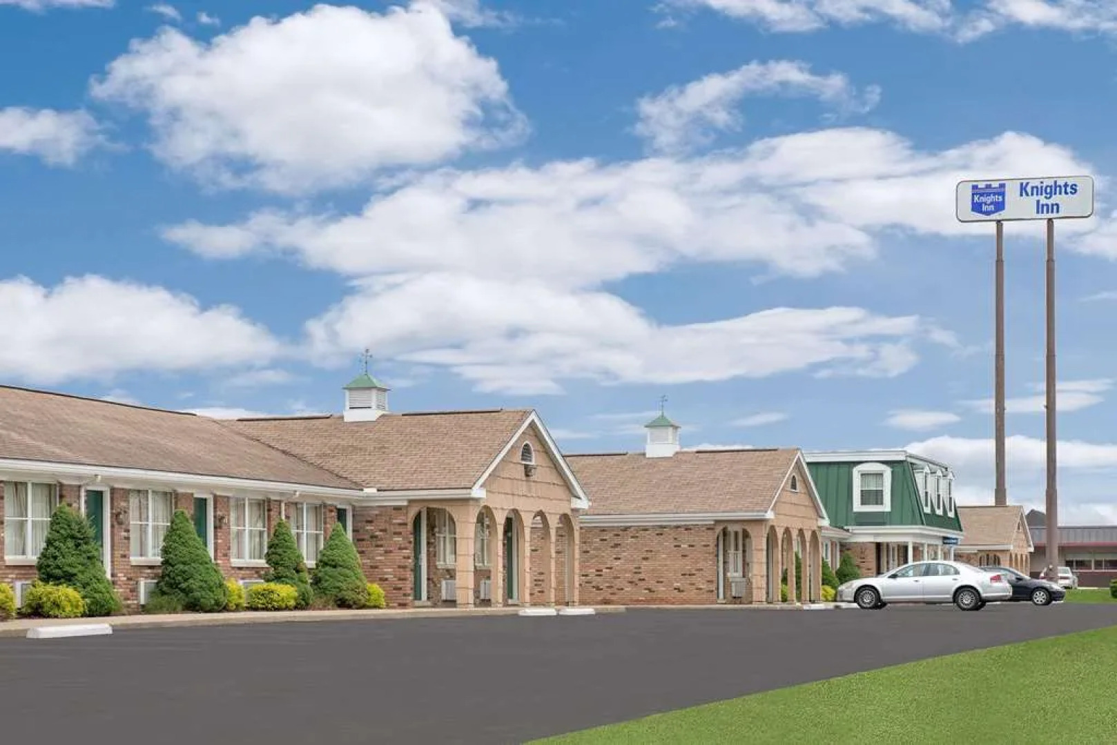 Knights Inn New Philadelphia