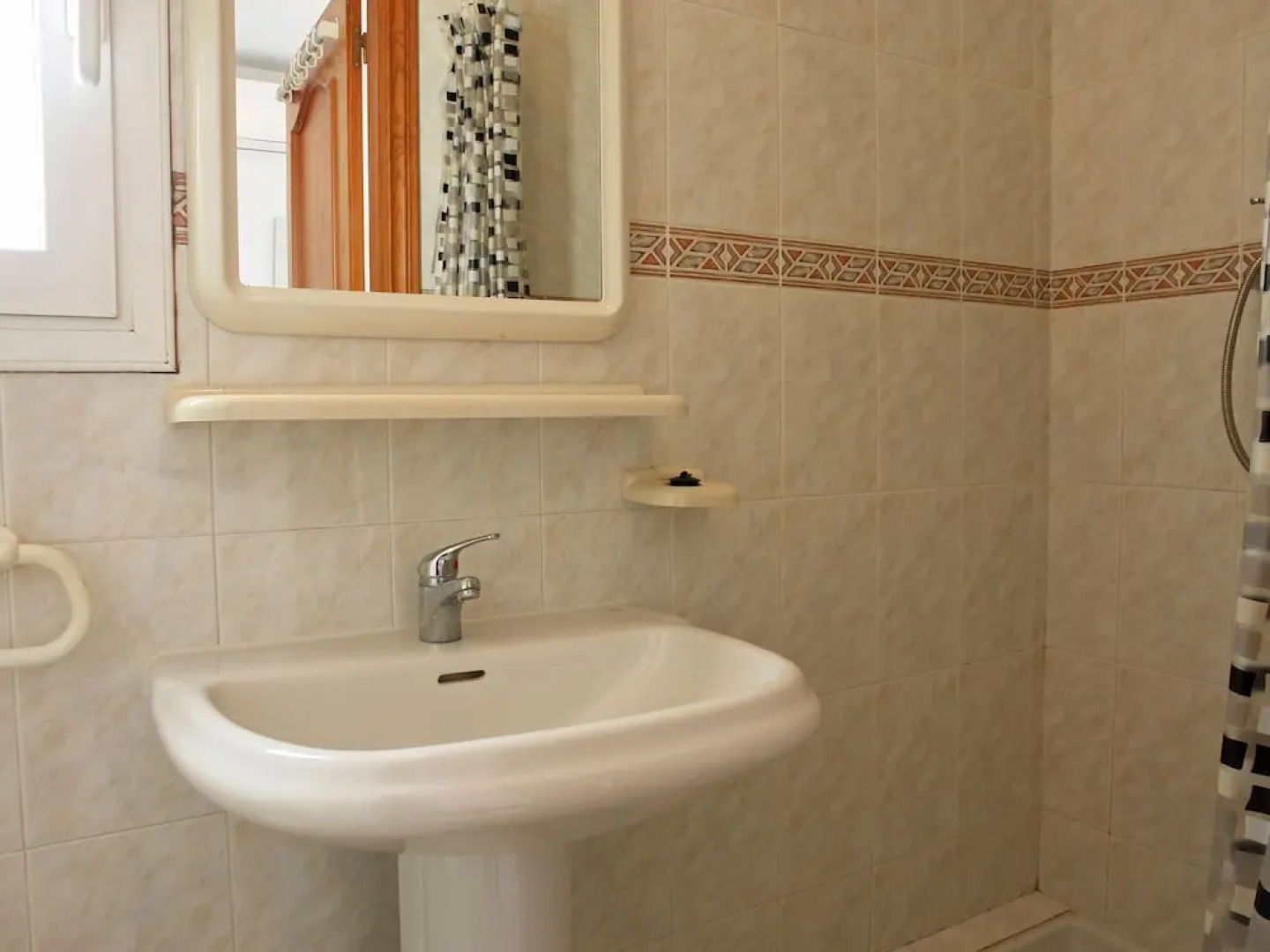 Delightful Villa in Vilacolum With Swimming Pool