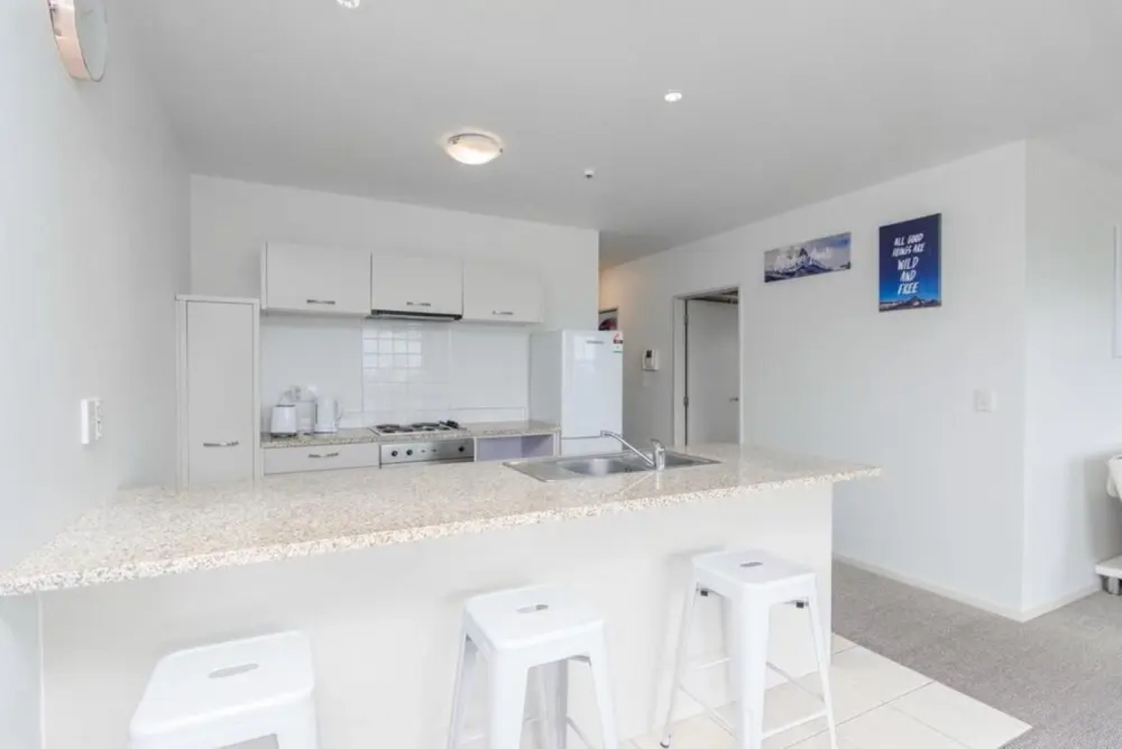 Cozy & Contemporary Apartment