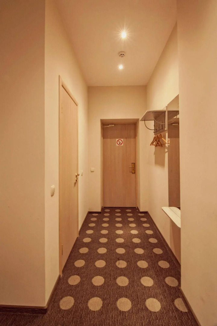 Отель Ambassador Plaza