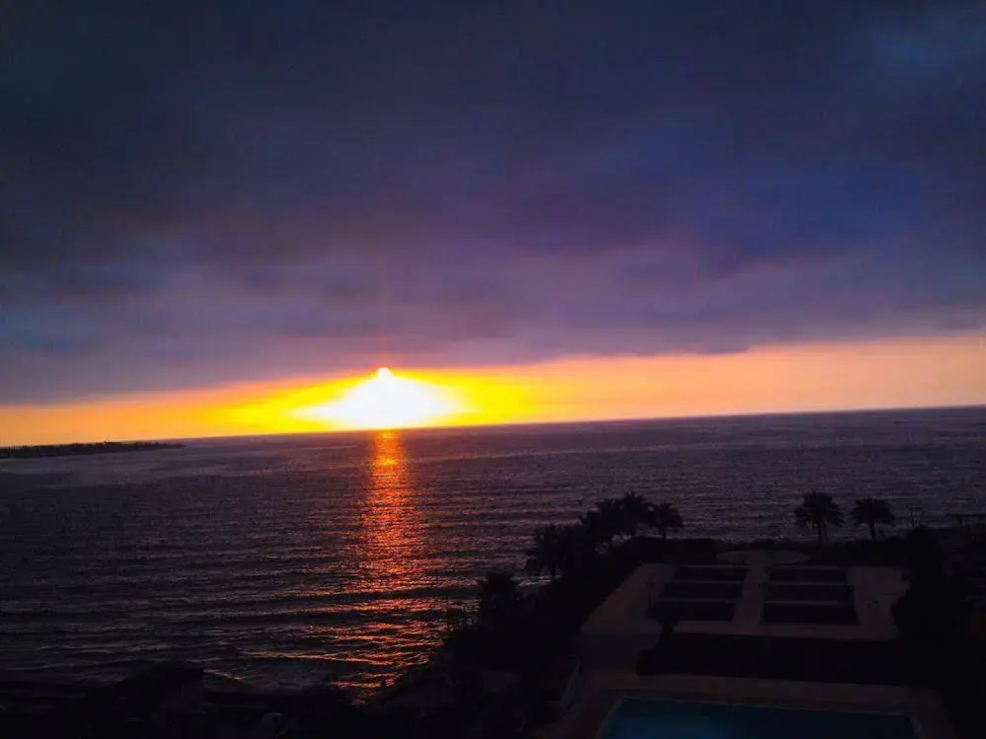 Aquarium Hotel & Resort