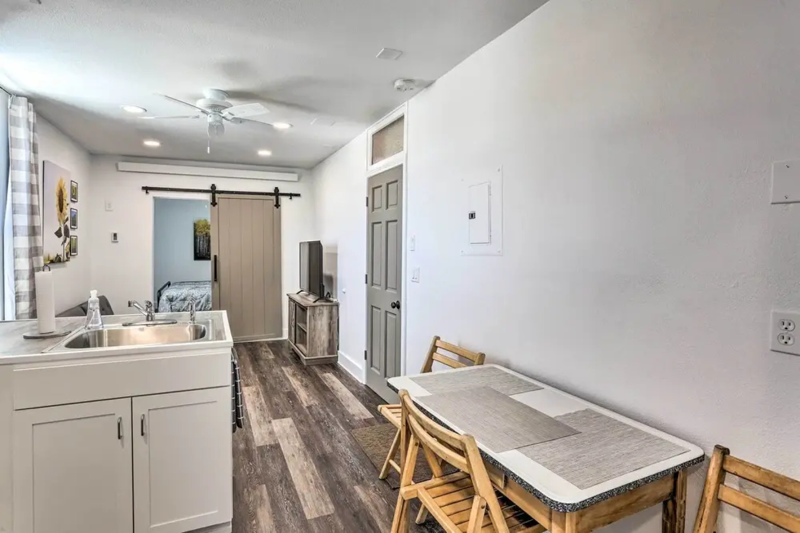 Modern Custer Apt - Walk to Shops & Dining!