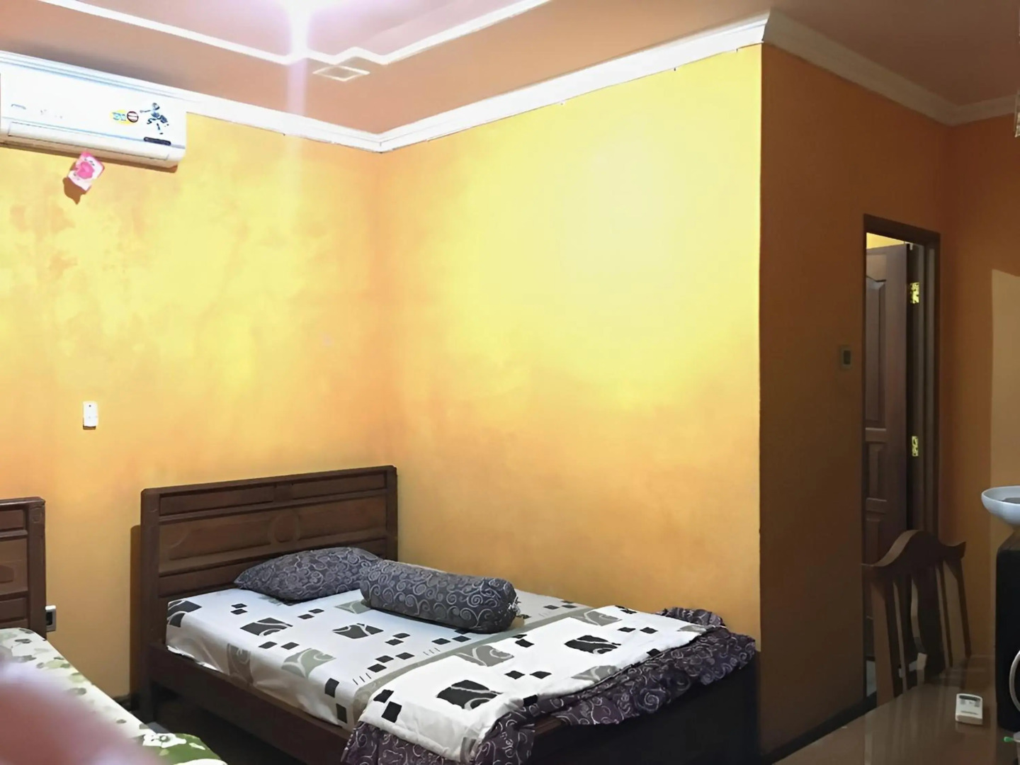 Hotel Alami near Alun-Alun Klaten by ZUZU