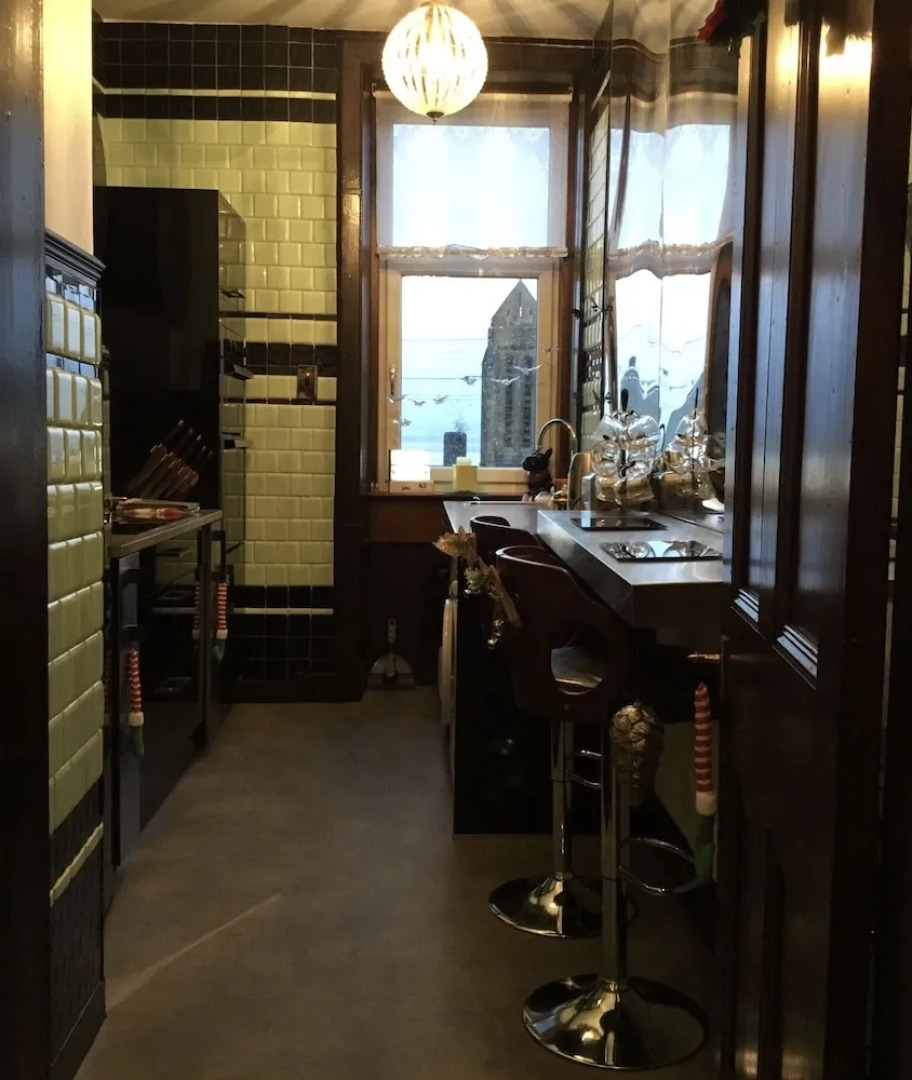 Two Bedroom Victorian Flat in the Centre of Port Glasgow Close to all Amenities