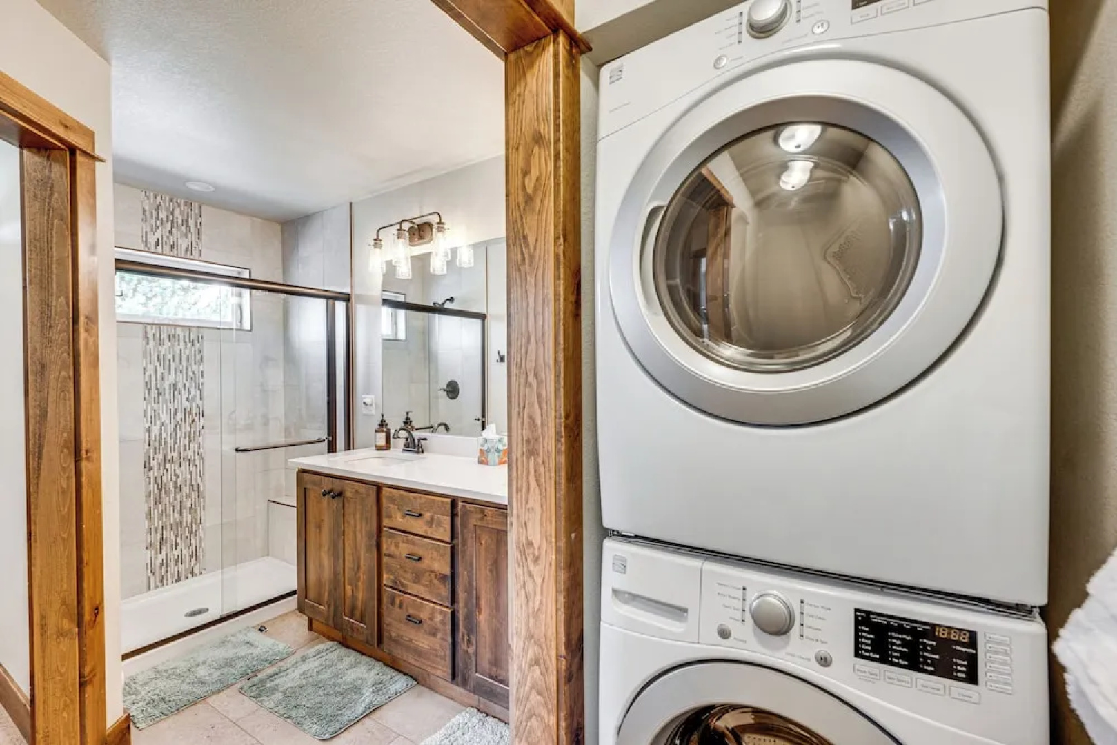 Newly Built Estes Park Townhome, 2 Miles to Rmnp!
