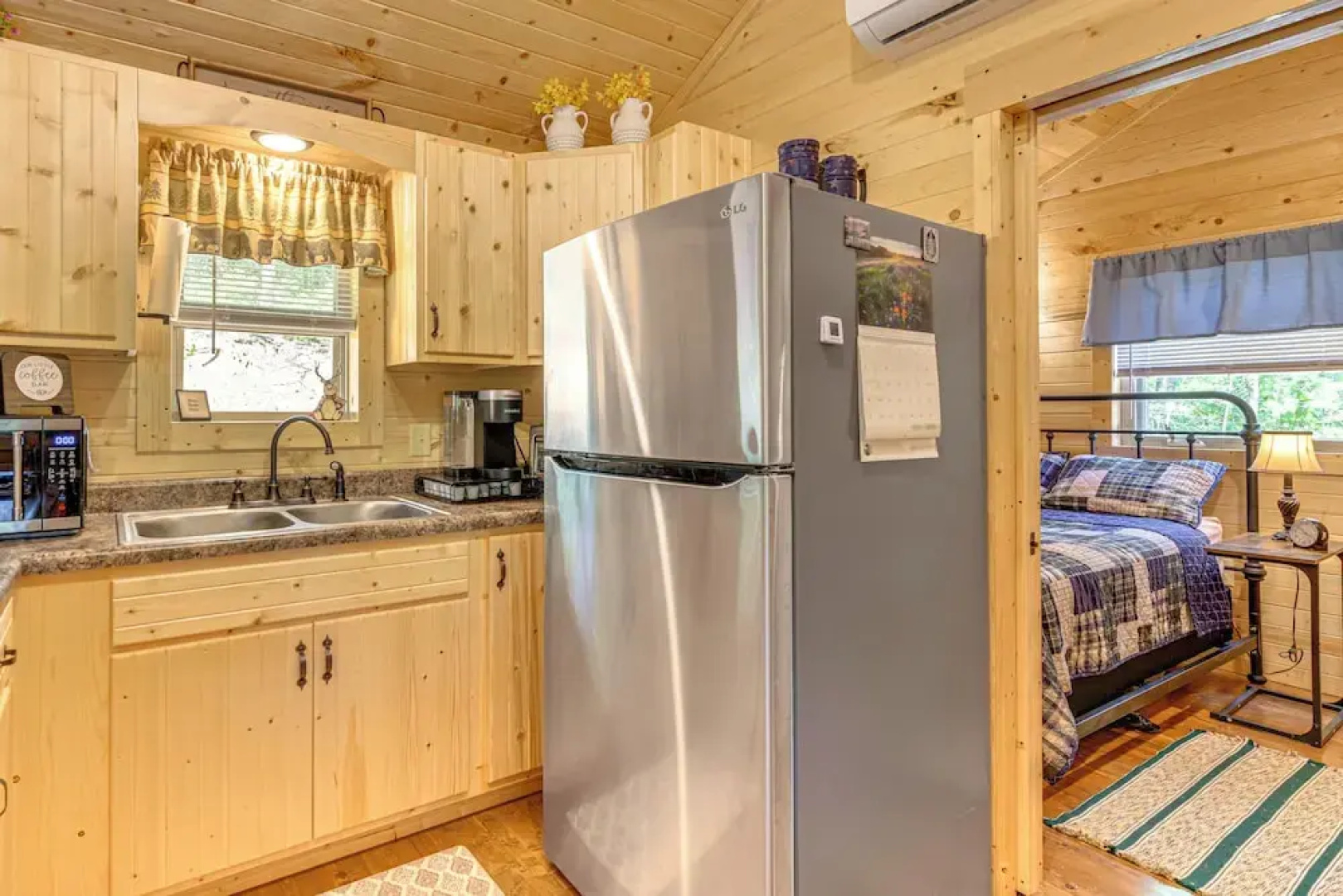 11 Mi to Smoky Mtns: Dog-friendly Sevierville Home