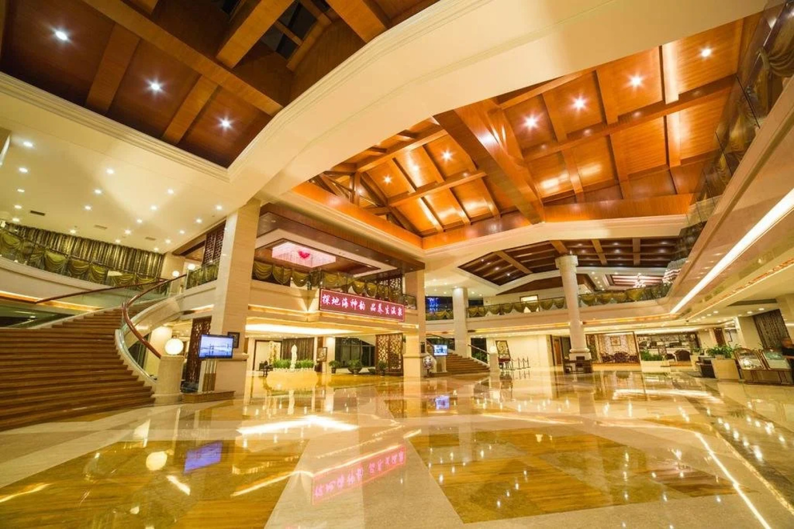 Jing Cheng Earthsea SPA Holiday Center - Ruili