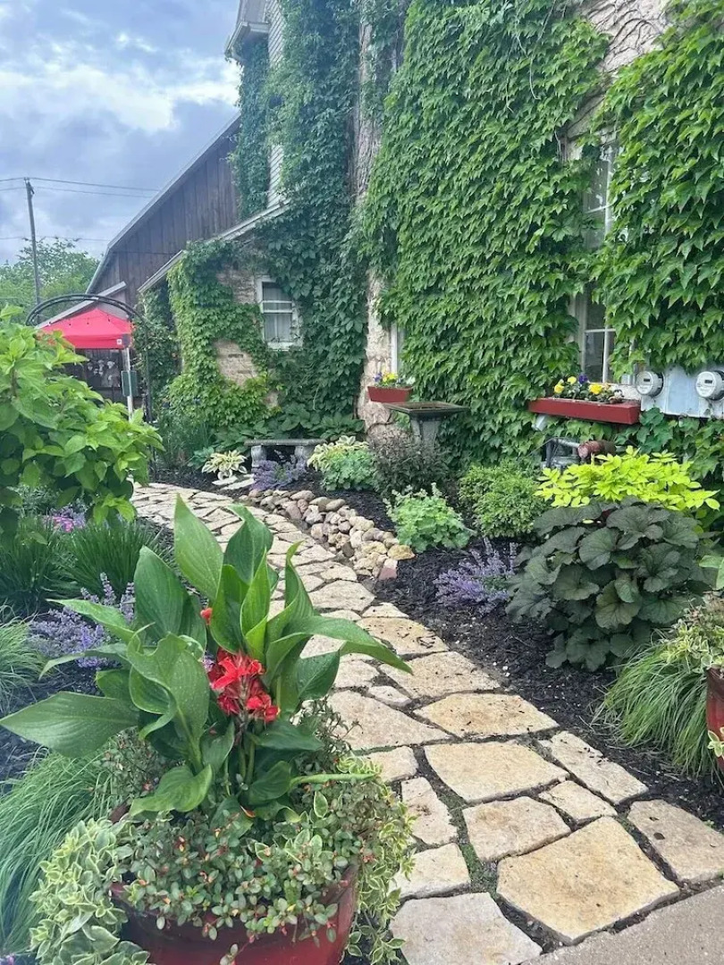 The Stagecoach Inn Bed & Breakfast and Five20 Social Stop