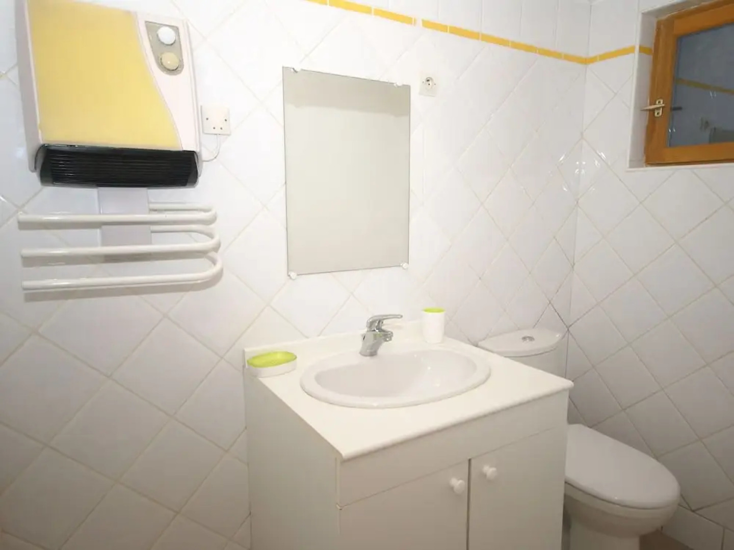 Beautiful Holiday Home in Bourdeaux with Hill View