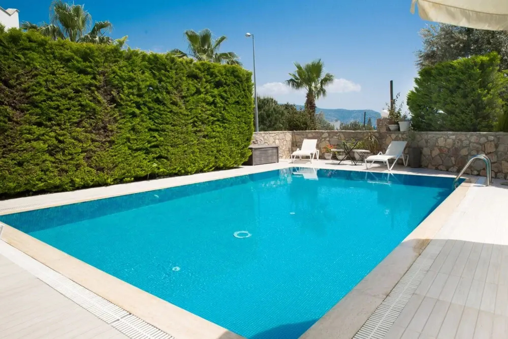 Important Group Villa Olivia