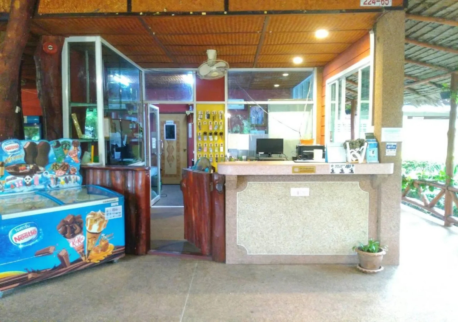 Varee Valley Resort and Restaurant