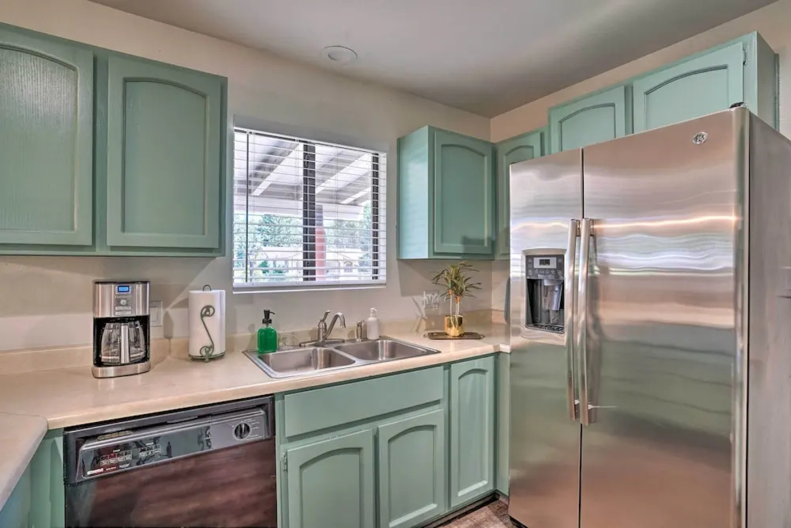 Hot Tub & Spacious Yard: Chino Valley Home!