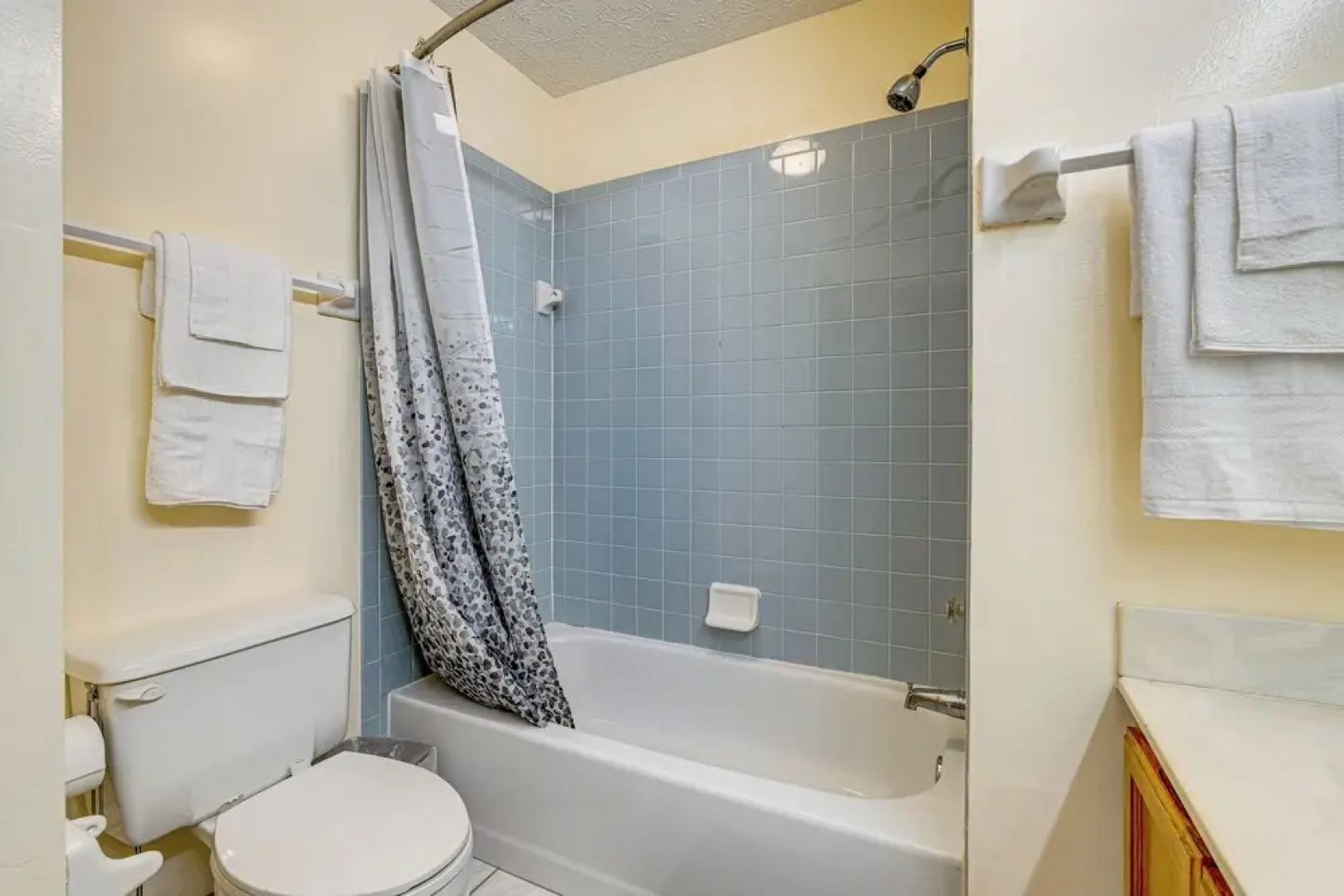 Families Welcome: Lake-view Home, 2 Mi to Gahanna!